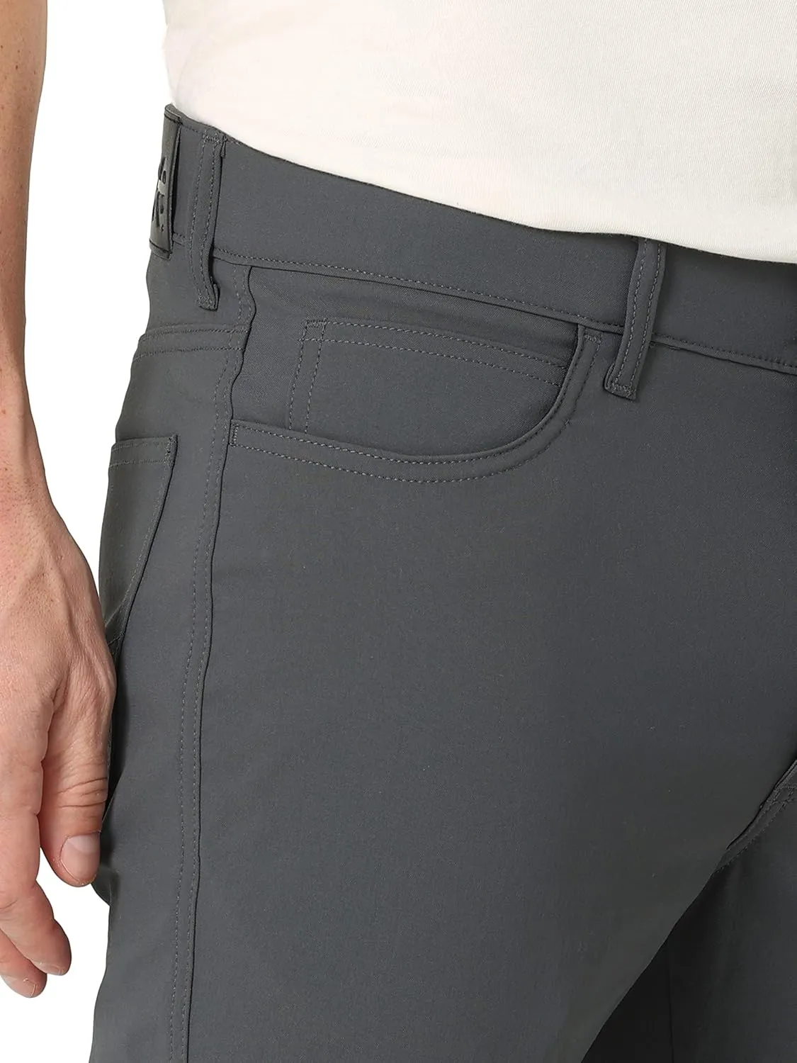 Lee Men's Extreme Motion Straight Fit 5 Pocket Pant