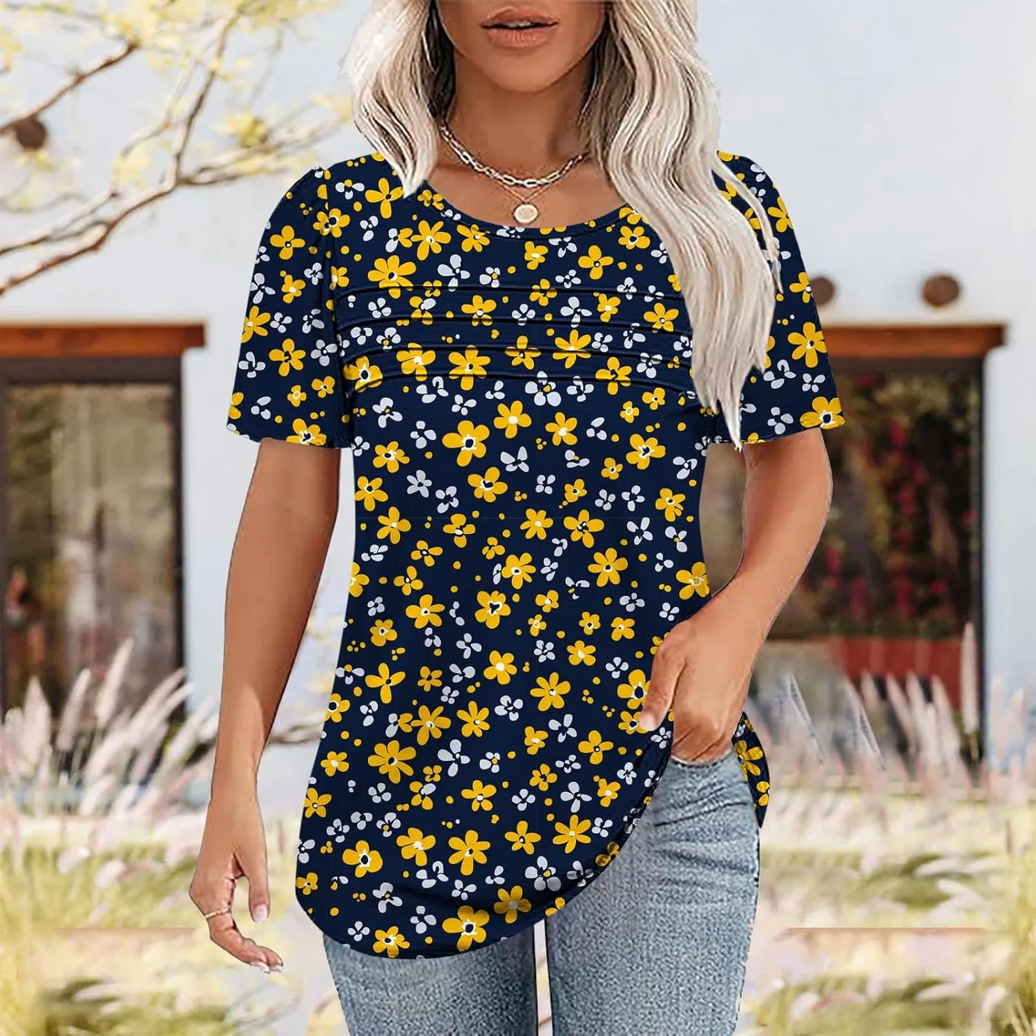Women's Floral Graphic Short Sleeve Crewneck Tee Loose Fit for Summer Trendy Clothes